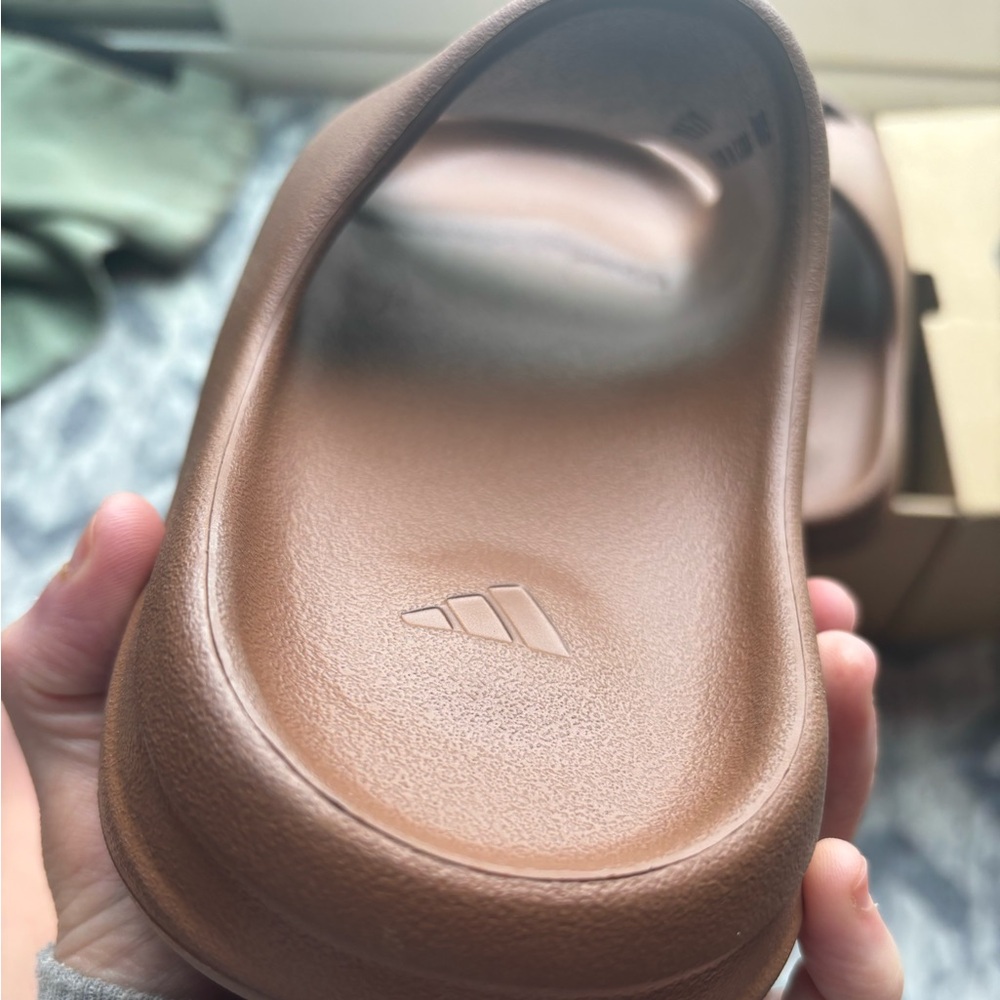 Authentic Yeezy slides Flax Sz 8-Excellent! with Box! - Picture 9 of 15